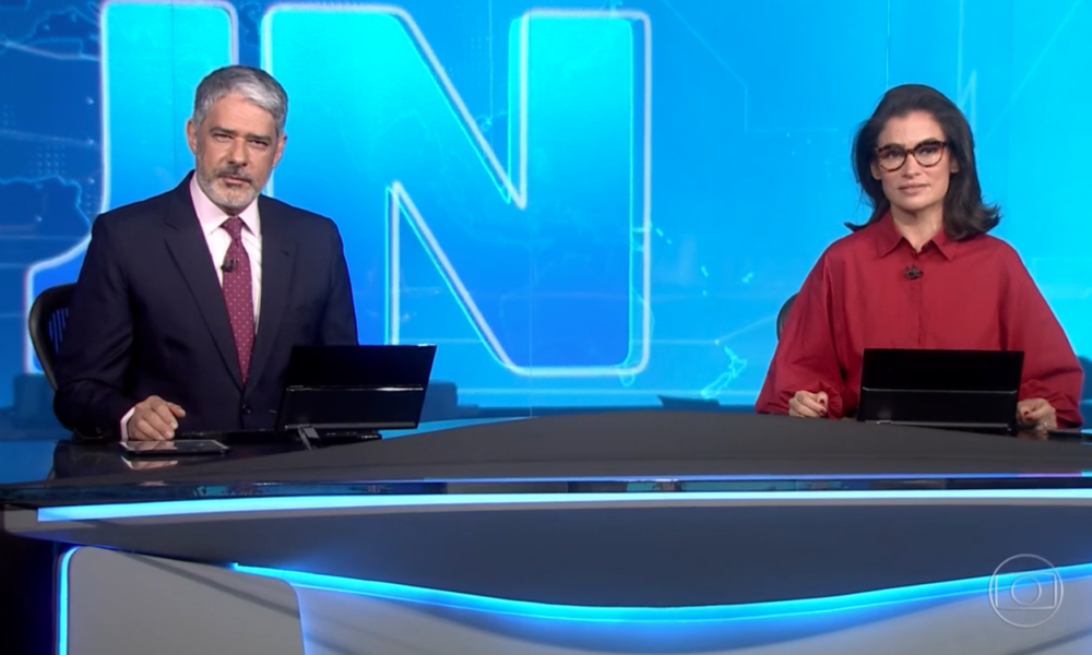 William Bonner e Renata Vasconcellos no comando do Jornal Nacional, na Globo (Foto: Reprodução)