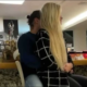 Eduardo Costa apareceu em novo vídeo com a nova namorada sentada em seu colo. No Instagram, a moça disse que ele é "extremamente carinhoso".
