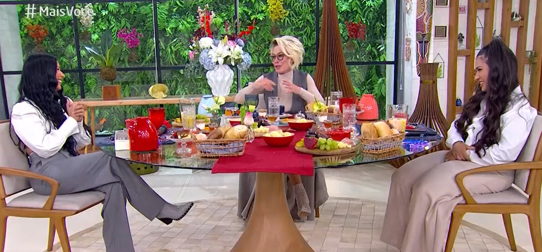 De fato, Simaria emocionou a todos ao contar sua experiência com a música 'No Llores Mas' (Foto: Reprodução)