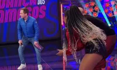 De fato, Tiago Leifert chamou atenção ao dançar durante o 'Super Dança dos Famosos' (Foto: Reprodução)