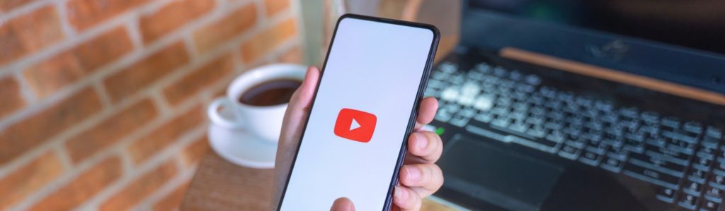 Uso do YouTube em smartphones cresce exponencialmente desde 2015.