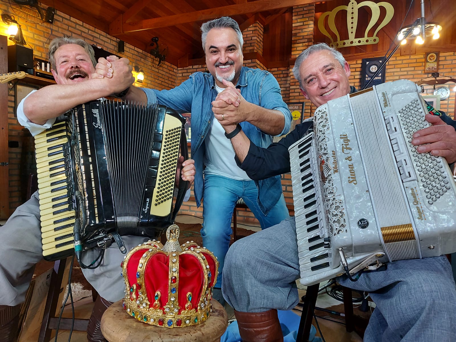 Programa Odair Terra deste domingo (19), recebe os irmãos Gildinho e Chiquito, fundadores de Os Monarcas (Foto: Divulgação/ Reis Comunica)