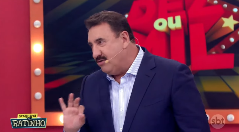Ratinho, durante o seu programa ao vivo no SBT, detonou bailarina, mas depois voltou atrás (Créditos: Reprodução)