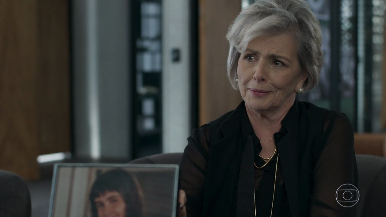 Sabine (Irene Ravache) em cena na novela das sete da TV Globo (Créditos: Reprodução)