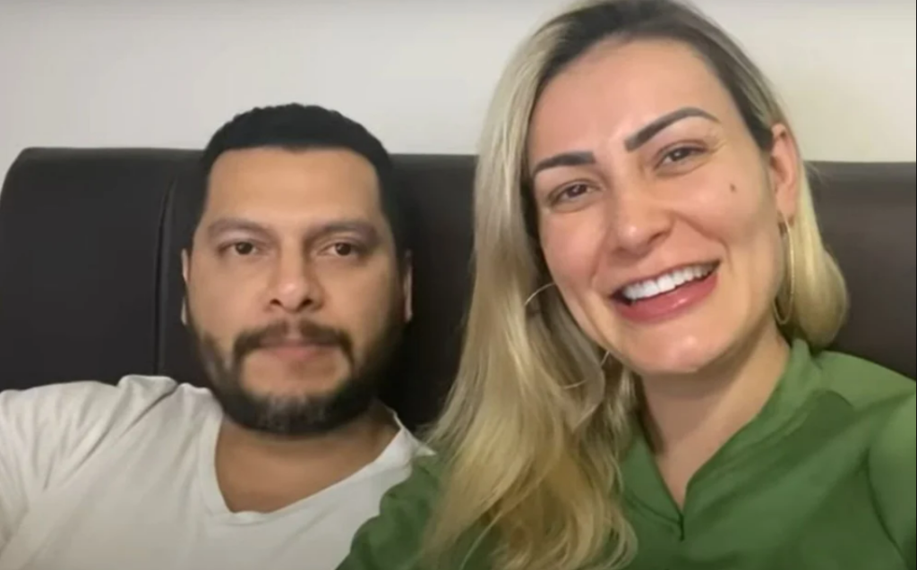 Em suma, Andressa Urach afirmou que está se prostituindo e ainda detonou seu ex-marido Thiago Lopes. Foto/Reprodução: Web. 