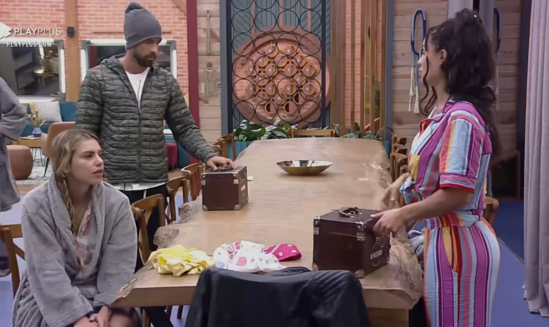 Erasmo, Erika Schneider e Aline Mineiro na cozinha (Reprodução: PlayPlus)