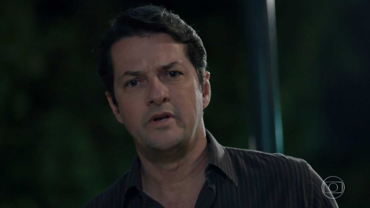 Malagueta (Marcelo Serrado) em cena na novela Pega Pega, da Globo (Créditos: Reprodução)