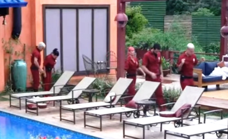 Por fim, além de Solange Gomes mais quatro peões participaram da prova do lampião na Fazenda (Reprodução: PlayPlus)