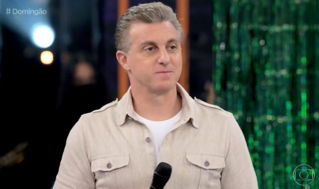 Em suma, Luciano Huck comanda o 'Domingão', que antes era de Faustão (Foto: Reprodução)