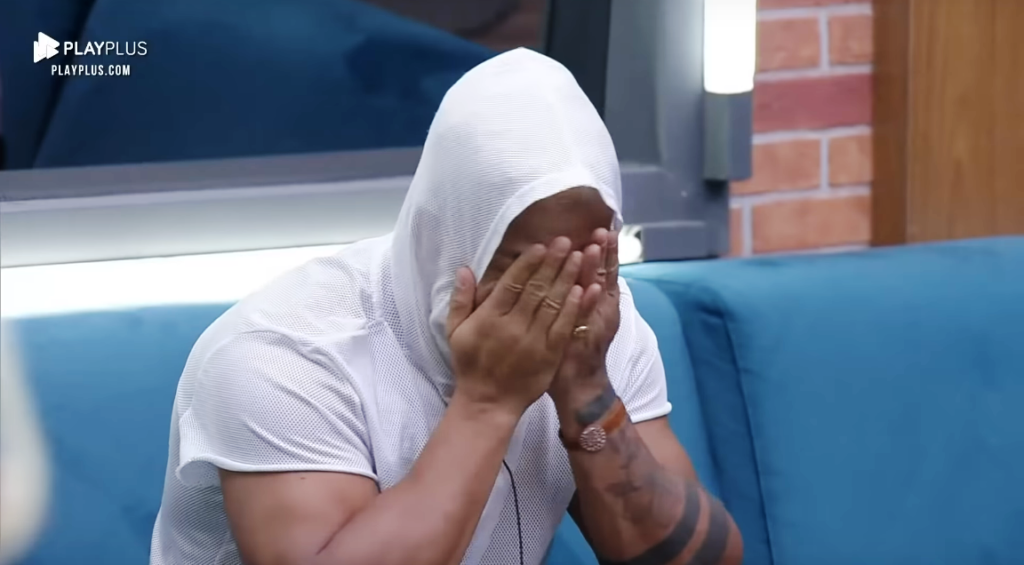 De fato Tiago Piquilo não está envolvido com o jogo no reality (Reprodução: PlayPlus)