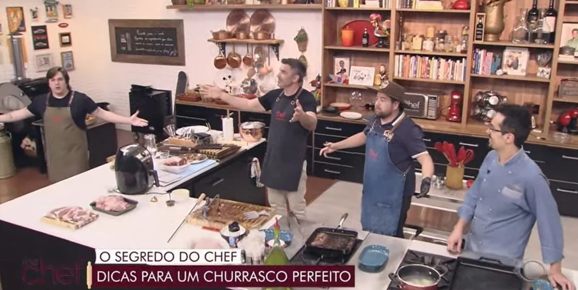 Edu Guedes se surpreendeu com os dotes culinários do churrasqueiro Tchê (oto: Reprodução)