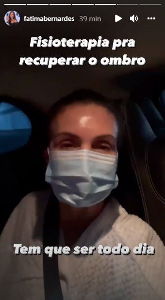Em novo vídeo, Fátima Bernardes surge apenas de roupão: “Nunca gravei assim” - (Foto: Instagram)