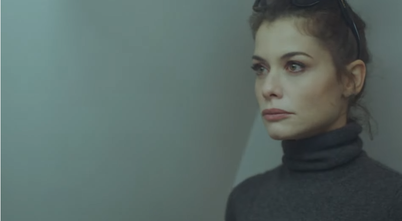 Bárbara (Alinne Moraes) em cena na novela Um Lugar ao Sol (Créditos: Reprodução/TV Globo)