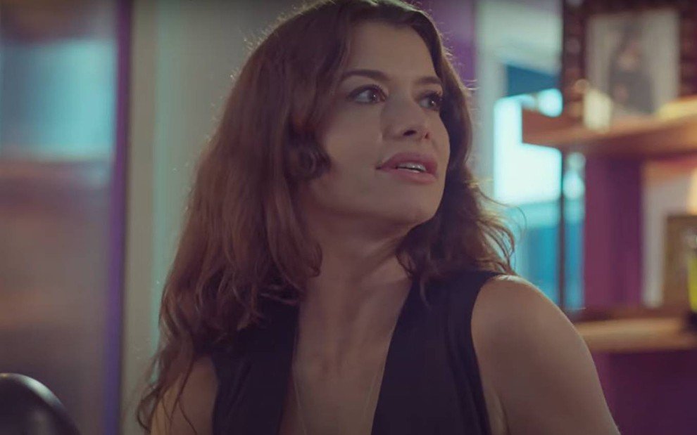 Bárbara (Alinne Moraes) em cena na novela Um Lugar ao Sol, da TV Globo (Créditos: Reprodução)