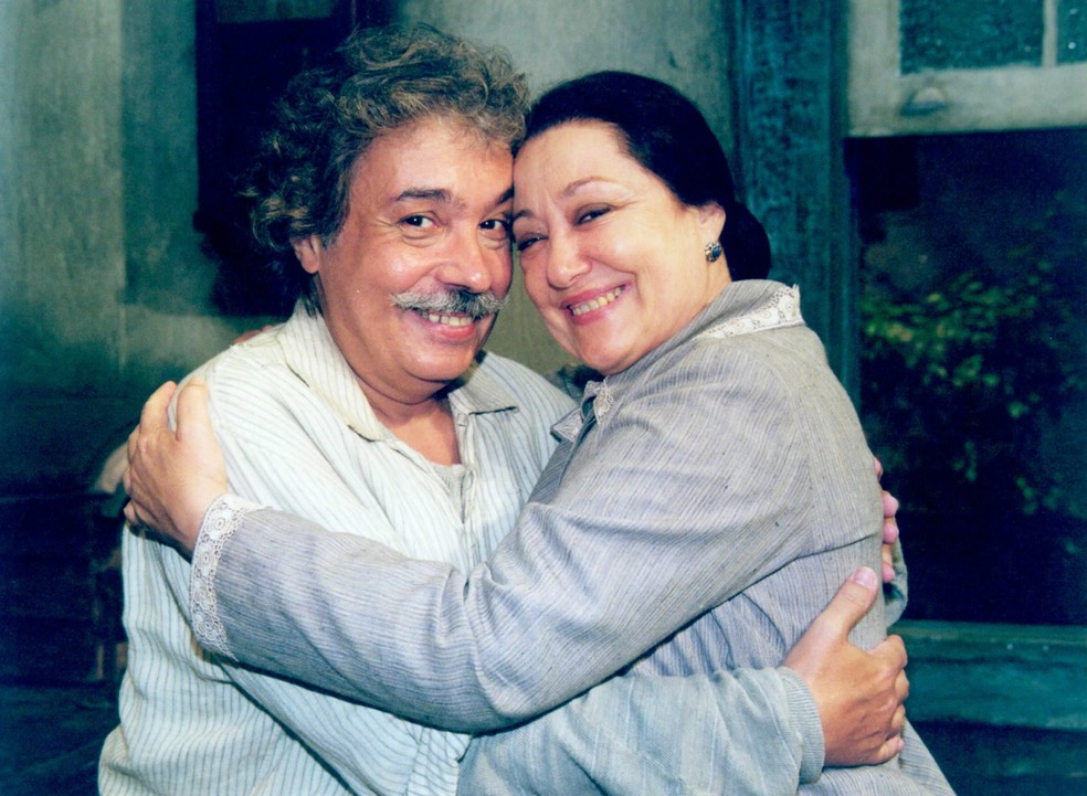 Calixto (Pedro Paulo Rangel) e Mimosa (Suely Franco) em cena na novela O Cravo e a Rosa (Créditos: Reprodução)