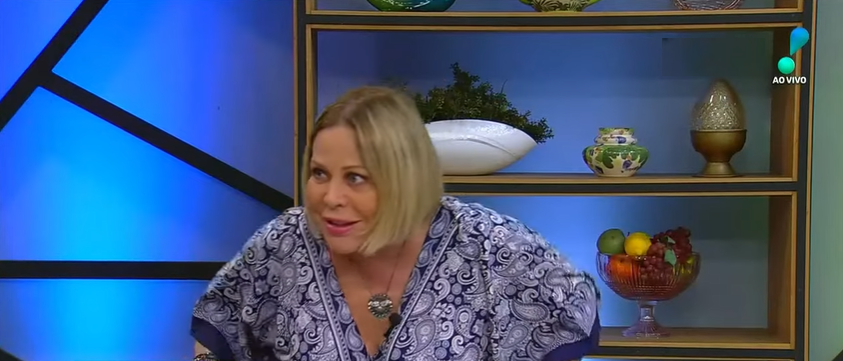 Claudete Troiano é apresentadora do programa Vou Te Contar, ao vivo na RedeTV (Créditos: Reprodução)