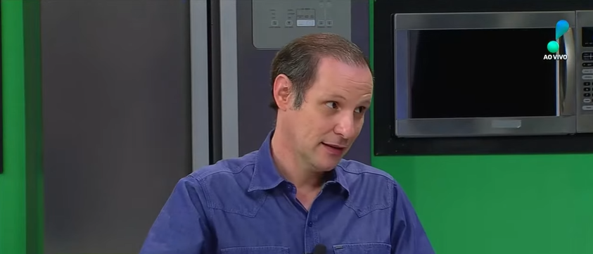 Fernando Fontana é repórter esportivo do Vou Te Contar, ao vivo com Claudete Troiano na RedeTV (Créditos: Reprodução)