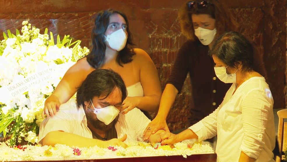 Emoção no velório da atriz Françoise Forton (Créditos: Reprodução/TV Globo)