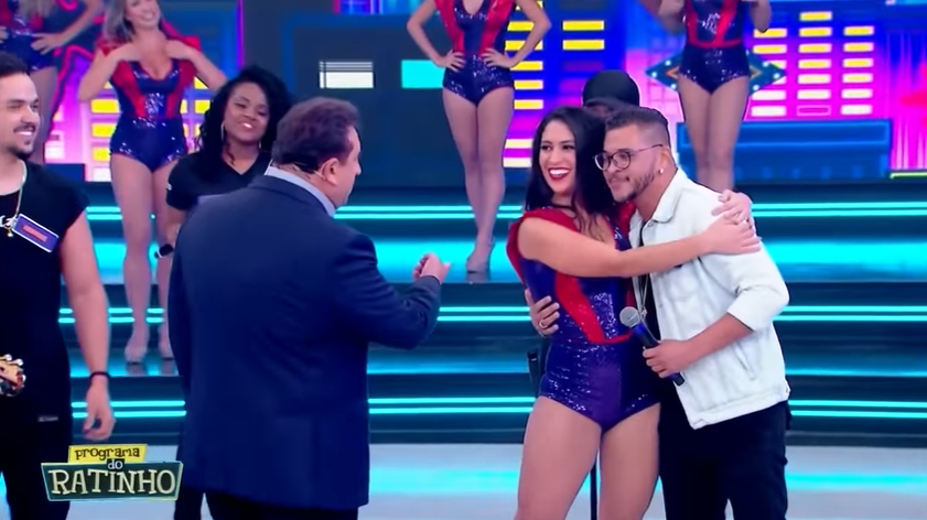 Em resumo, bailarina foi chamada para dançar e Ratinho deu bronca no SBT (Créditos: Reprodução)