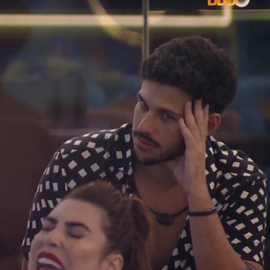 Rodrigo parece não ter simpatizado com a cantora Naiara Azevedo no BBB22 (Créditos: Reprodução)