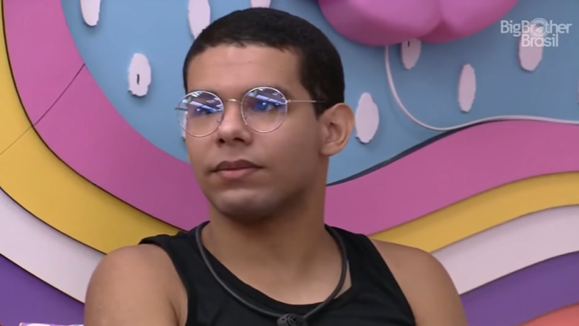 Vyni estava no assunto ao lado do brother e ficou neutro na situação do BBB22 (Créditos: Reprodução)