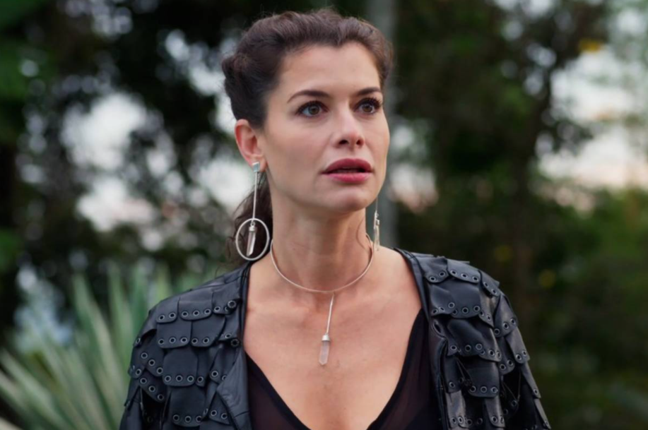 Bárbara (Alinne Moraes) em cena na novela Um Lugar ao Sol (Créditos: Reprodução/TV Globo)