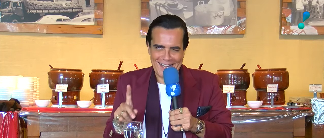 Então, até o repórter Fábio Arruda tirou onda com a apresentadora (Créditos: Reprodução/RedeTV)