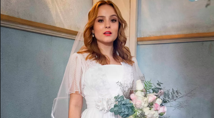 Isadora (Larissa Manoela) vai se casar com Joaquim (Danilo Mesquita) na novela Além da Ilusão (Créditos: Reprodução/TV Globo)