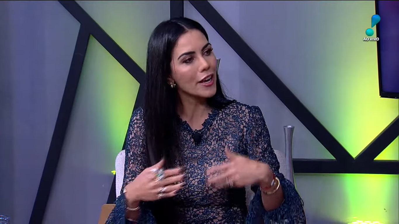Daniela Albuquerque é apresentadora e comanda o programa Sensacional nas noites de terça-feira (Créditos: Reprodução/RedeTV)