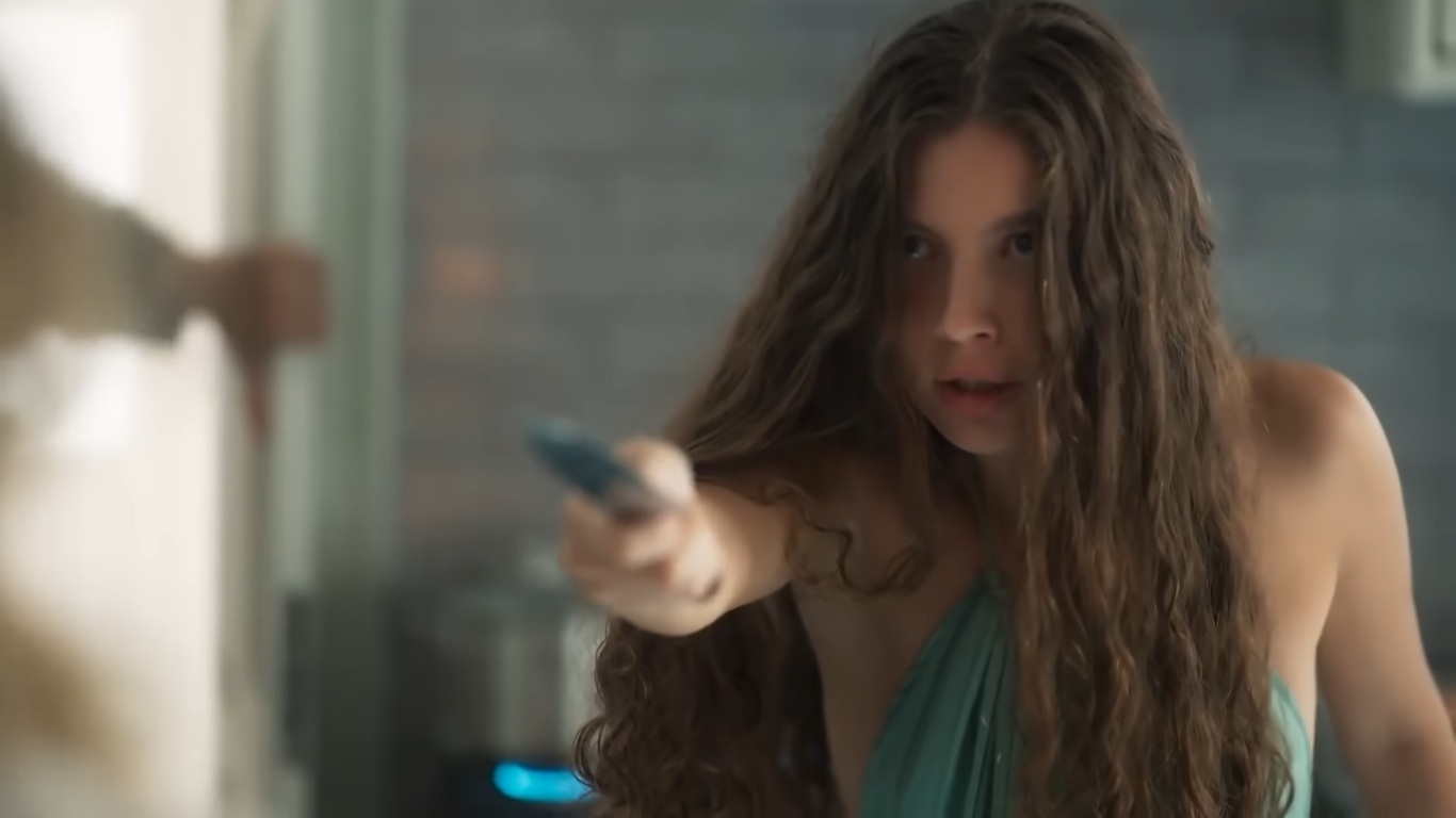 Juma (Alanis Guillen) em cena na novela Pantanal (Créditos: Reprodução/TV Globo)