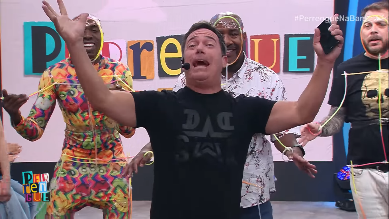 De fato, o Perrengue é um dos poucos programa que se salva na programação de domingo do canal paulista (Créditos: Reprodução/Band)