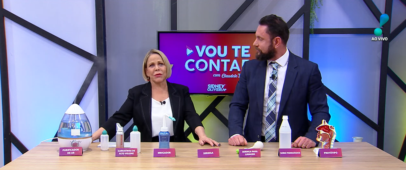 Apresentadora do Vou Te Contar, Claudete Troiano cometeu gafe ao vivo (Créditos: Reprodução/RedeTV)