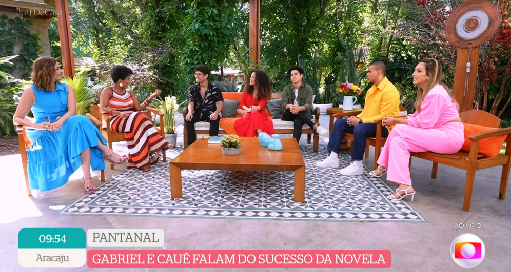 Em suma, Maria Beltrão recebeu os atores de Pantanal no É de Casa (Foto: Reprodução)