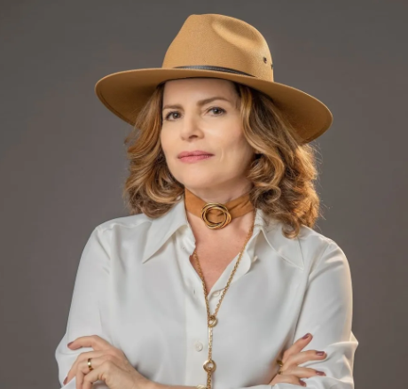 Deodora (Débora Bloch) em cena na novela Mar do Sertão (Créditos: Divulgação/TV Globo)