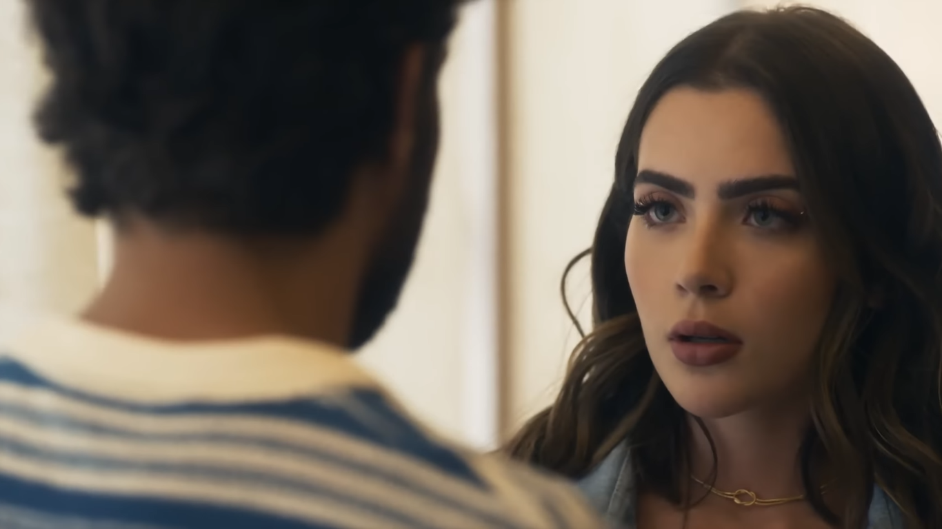 Jade Picon em cena com o ator Chay Suede na novela Travessia, próxima das 21h da TV Globo (Créditos: Reprodução)