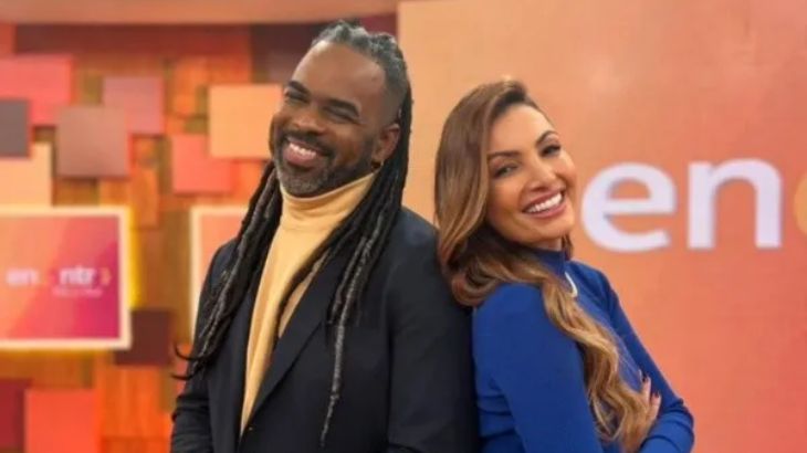 O clima é de "amor" entre Patrícia Poeta e Manoel Soares no Encontro (Foto: Reprodução)