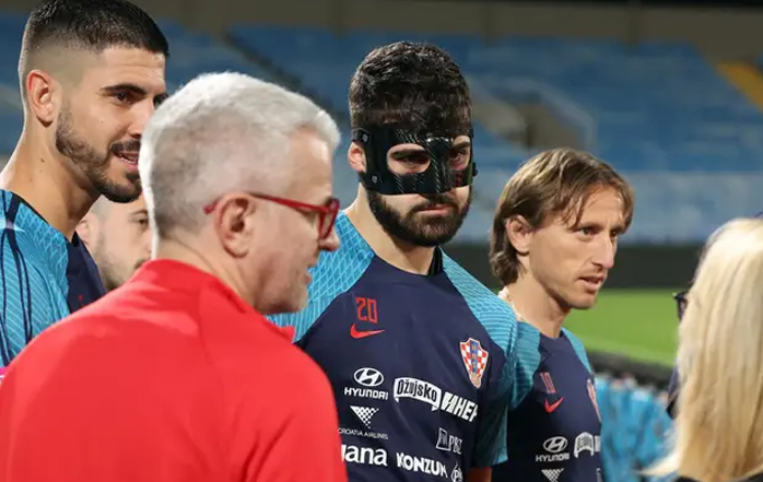 Máscara do jogador da Croácia em campo chama a atenção, otorrino explica (Créditos: Divulgação)
