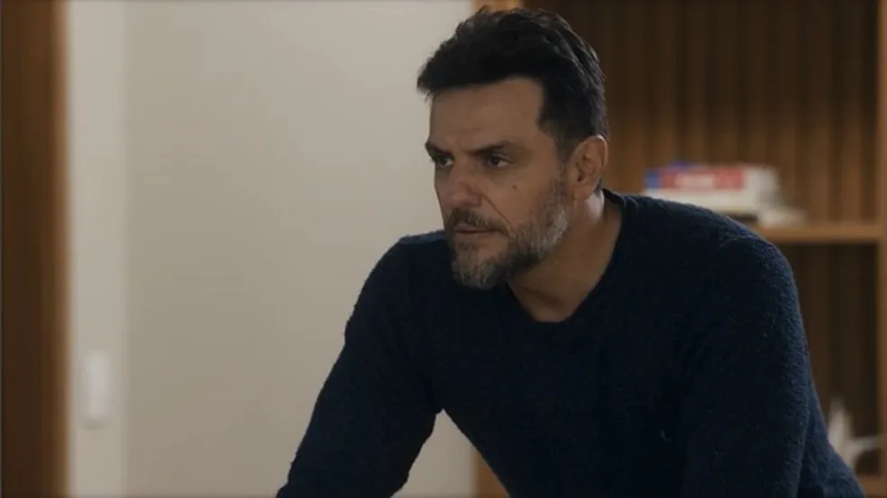 Moretti (Rodrigo Lombardi) em cena na novela Travessia (Créditos: Reprodução/TV Globo)