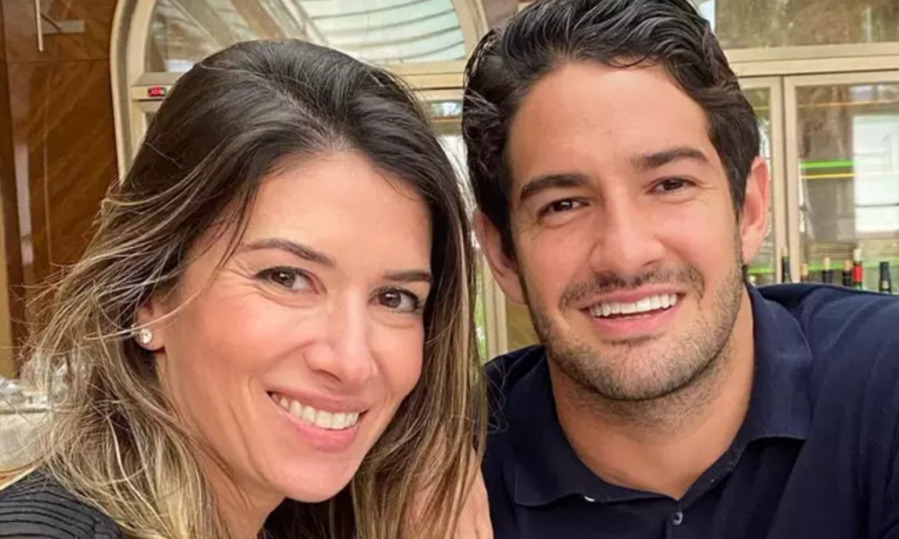 Rebeca Abravanel e Alexandre Pato mostram filho pela primeira vez