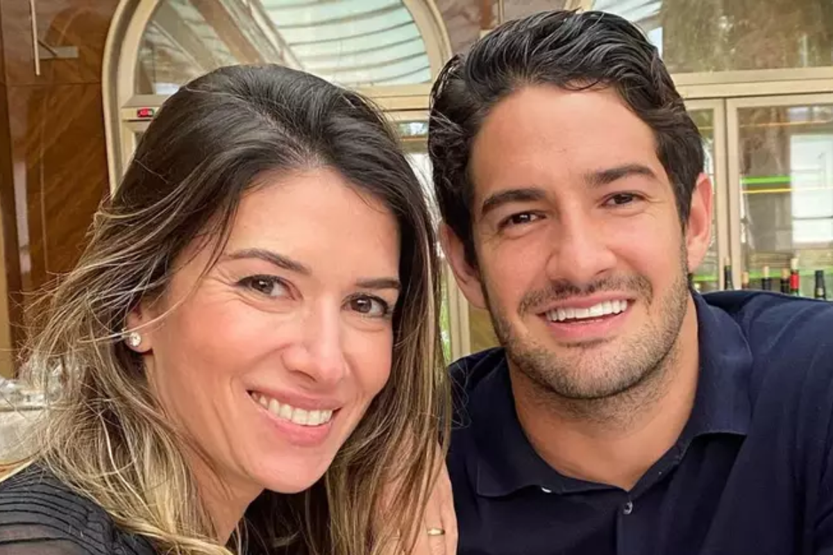 Rebeca Abravanel e Alexandre Pato mostram filho pela primeira vez